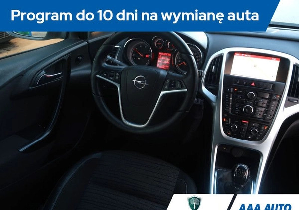 Opel Astra cena 30000 przebieg: 175786, rok produkcji 2014 z Tarnobrzeg małe 211